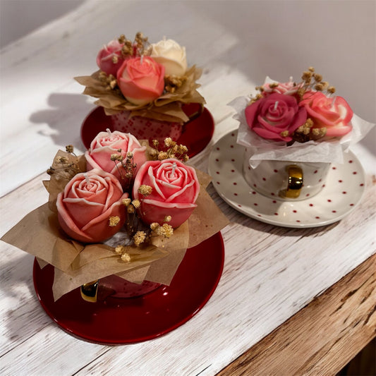 Sveču kompozīcija krūzītē "Rozes"